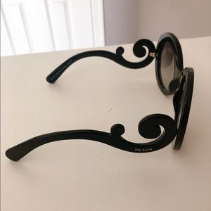 Very very New Prada Sunglasses Round